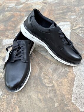 NWT Lands' End Sport Oxford Black/White US size 10